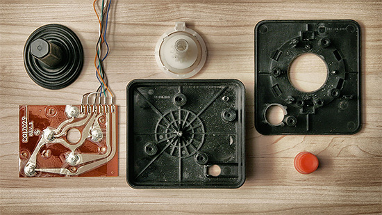 Interior de un joystick antiguo